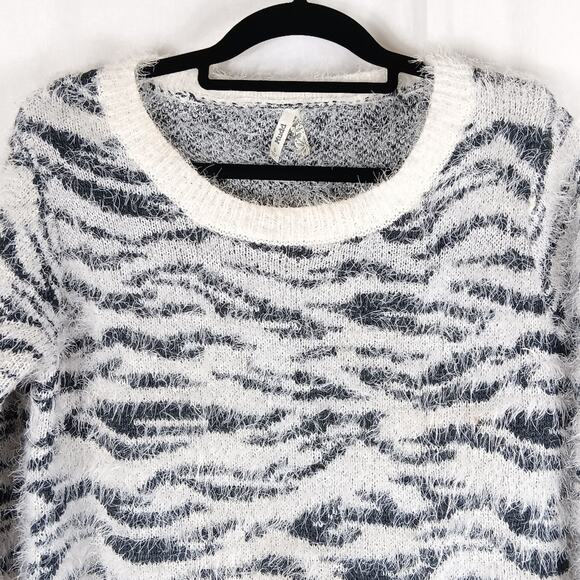 Mudd Zebra Print Fuzzy Pullover Sweater Size S - Picture 2 of 5
